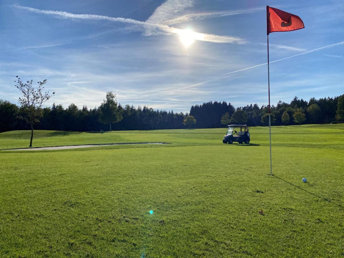Barrierefreie Ferienwohnungen In Der Naehe Der Golf- Und Freizeitanlage Mudau Bagian luar foto